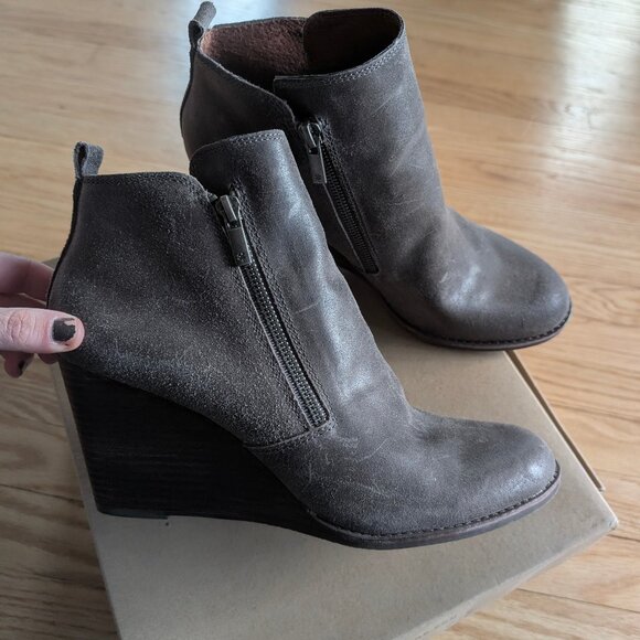 NEW Lucky Brand Yesterr Wedge Heel Booties Leather Women's 11 Ankle Boot gray - Picture 2 of 13